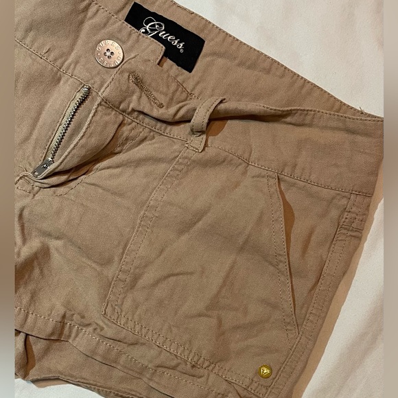 Vintage Y2K Low-Rise Khaki Guess Shorts - Picture 4 of 6